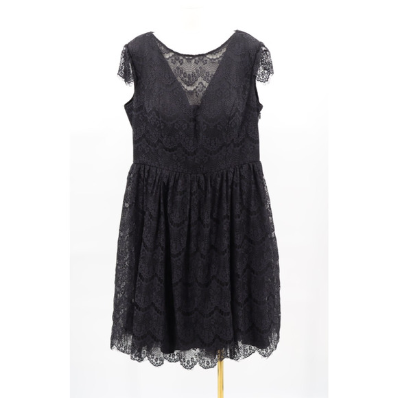 Chi Chi London Plus Size 18 Premium Lace Dress Black Scallop Hem Whimsigoth - Picture 1 of 9